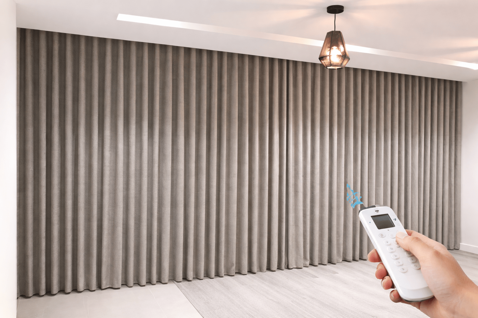 ستائر كهربائيه بالريموت